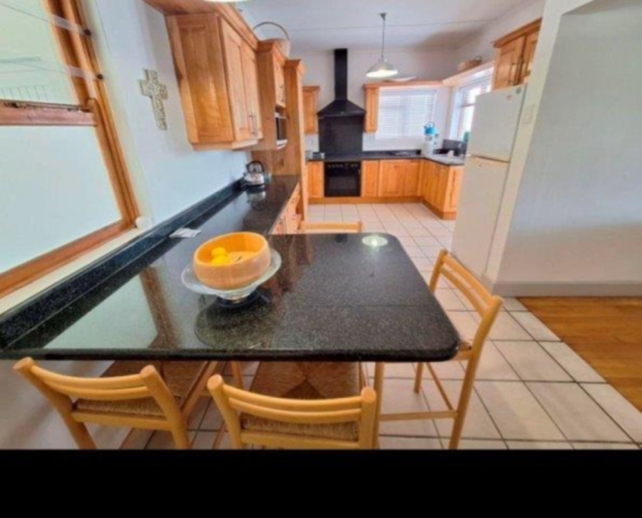 To Let 4 Bedroom Property for Rent in Onrus Western Cape